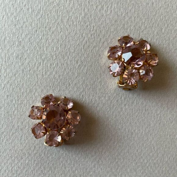Vintage Jewelry - Elegant Pink Floral Earrings M384